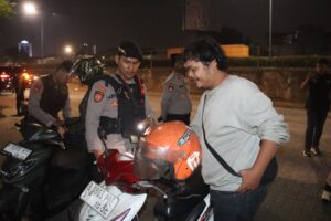 mbminvestigasi.com | Patroli Dini Hari, Polisi Hadir Menjaga Rasa Aman Warga Jakarta Barat