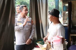 mbminvestigasi.com | Kapolres Jakbar Sambangi Warga Angke Lewat Program Jaga Jakarta+ On The Spot mbminvestigasi.com | Kapolres Jakbar Sambangi Warga Angke Lewat Program Jaga Jakarta+ On The Spot