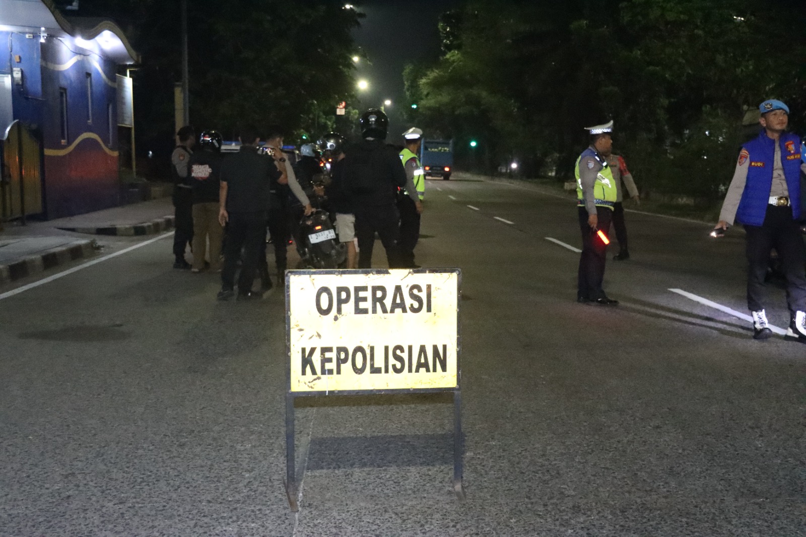 mbminvestigasi.com | Polres Metro Jakarta Barat Gelar Razia dan Patroli Skala Sedang, Cegah Aksi Curas, Curat dan Curanmor mbminvestigasi.com | Polres Metro Jakarta Barat Gelar Razia dan Patroli Skala Sedang, Cegah Aksi Curas, Curat dan Curanmor