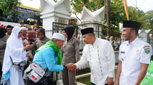 mbminvestigasi.com | Disambut Walikota Hendri Anis, 2 Jemaah Haji Padang Panjang Tinggal Ditanah Suci