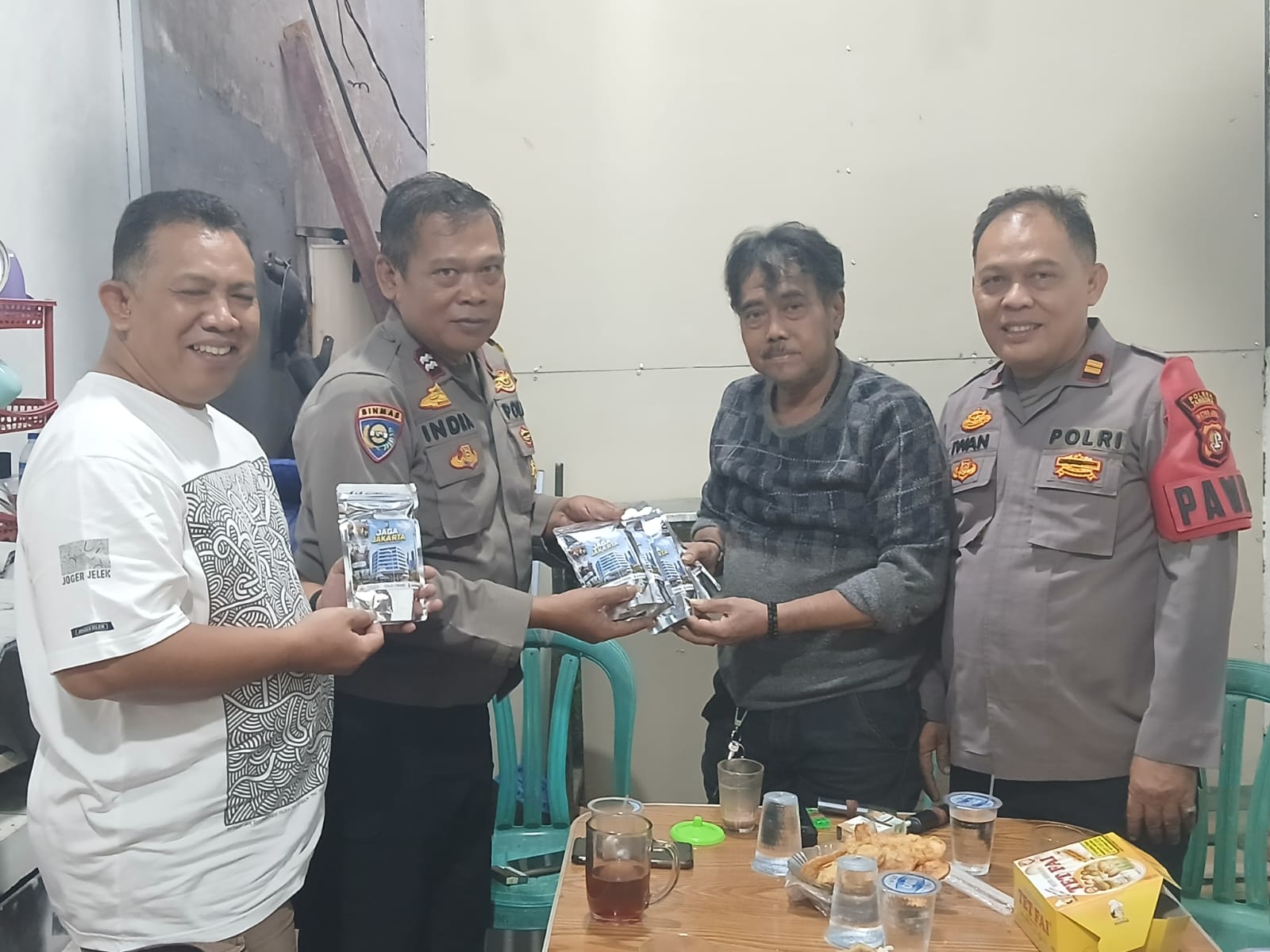 mbminvestigasi.com | Dengar Aspirasi Warga Secara Langsung, Polsek Tambora Hadir Melalui Jaga Jakarta+ On The Spot mbminvestigasi.com | Dengar Aspirasi Warga Secara Langsung, Polsek Tambora Hadir Melalui Jaga Jakarta+ On The Spot