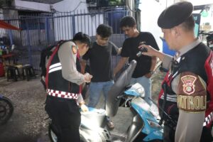 mbminvestigasi.com | Patroli Jumat Dini Hari Polres Jakbar Jaga Keamanan Warga, Situasi Wilayah Tetap Kondusif mbminvestigasi.com | Patroli Jumat Dini Hari Polres Jakbar Jaga Keamanan Warga, Situasi Wilayah Tetap Kondusif