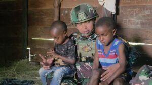 mbminvestigasi.com | Pererat Kemanunggalan TNI-Rakyat, Satgas Yonif 521/DY Gelar Kunjungan dan Pengobatan Gratis di Distrik Eragayam