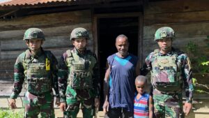 mbminvestigasi.com | Pererat Kemanunggalan TNI-Rakyat, Satgas Yonif 521/DY Gelar Kunjungan dan Pengobatan Gratis di Distrik Eragayam