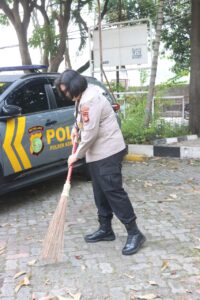 mbminvestigasi.com | Sambut Hari Bhayangkara ke-80, Polres Metro Jakarta Barat Gelar Bakti Religi Bersih Bersih di Tempat Ibadah Lintas Agama mbminvestigasi.com | Sambut Hari Bhayangkara ke-80, Polres Metro Jakarta Barat Gelar Bakti Religi Bersih Bersih di Tempat Ibadah Lintas Agama