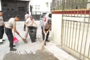 mbminvestigasi.com | Sambut Hari Bhayangkara ke-80, Polres Metro Jakarta Barat Gelar Bakti Religi Bersih Bersih di Tempat Ibadah Lintas Agama mbminvestigasi.com | Sambut Hari Bhayangkara ke-80, Polres Metro Jakarta Barat Gelar Bakti Religi Bersih Bersih di Tempat Ibadah Lintas Agama