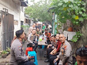 mbminvestigasi.com | Lewat Jaga Jakarta On The Spot, Kapolsek Tamansari Ajak Warga Cegah Tawuran dan Narkoba mbminvestigasi.com | Lewat Jaga Jakarta On The Spot, Kapolsek Tamansari Ajak Warga Cegah Tawuran dan Narkoba