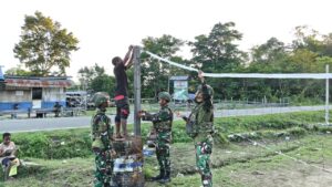 mbminvestigasi.com | Papua Cerdas dan Sehat, Satgas Yonif 521/DY Berikan Bantuan Sarana Olahraga dan Buku Tulis bagi Pemuda serta Anak-Anak Kampung Muaranawa mbminvestigasi.com | Papua Cerdas dan Sehat, Satgas Yonif 521/DY Berikan Bantuan Sarana Olahraga dan Buku Tulis bagi Pemuda serta Anak-Anak Kampung Muaranawa