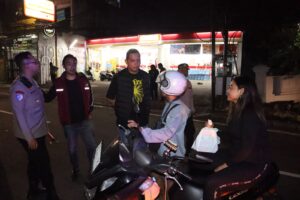 mbminvestigasi.com | Wakapolres Jakbar Turun Langsung Pantau Razia Kejahatan Jalanan dan Patroli Mobile