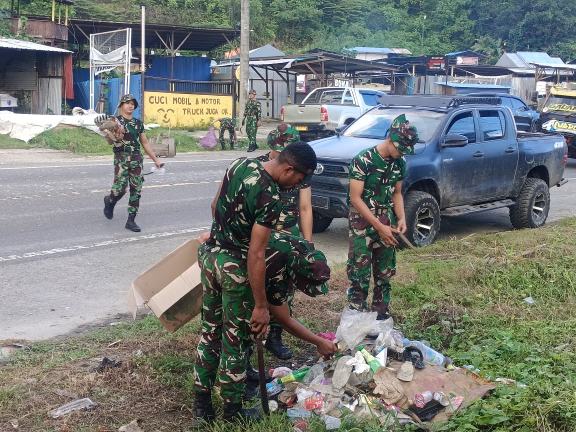 mbminvestigasi.com | Semarak Pesparawi Nasional XIV, Prajurit Kodam XVIII/Kasuari Gelar Karya Bakti