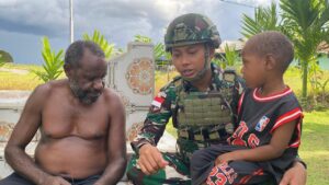 mbminvestigasi.com | Kepedulian dan Kebersamaan di Tanah Papua, Satgas Yonif 521/DY Pererat Silaturahmi dengan Warga Distrik Elelim