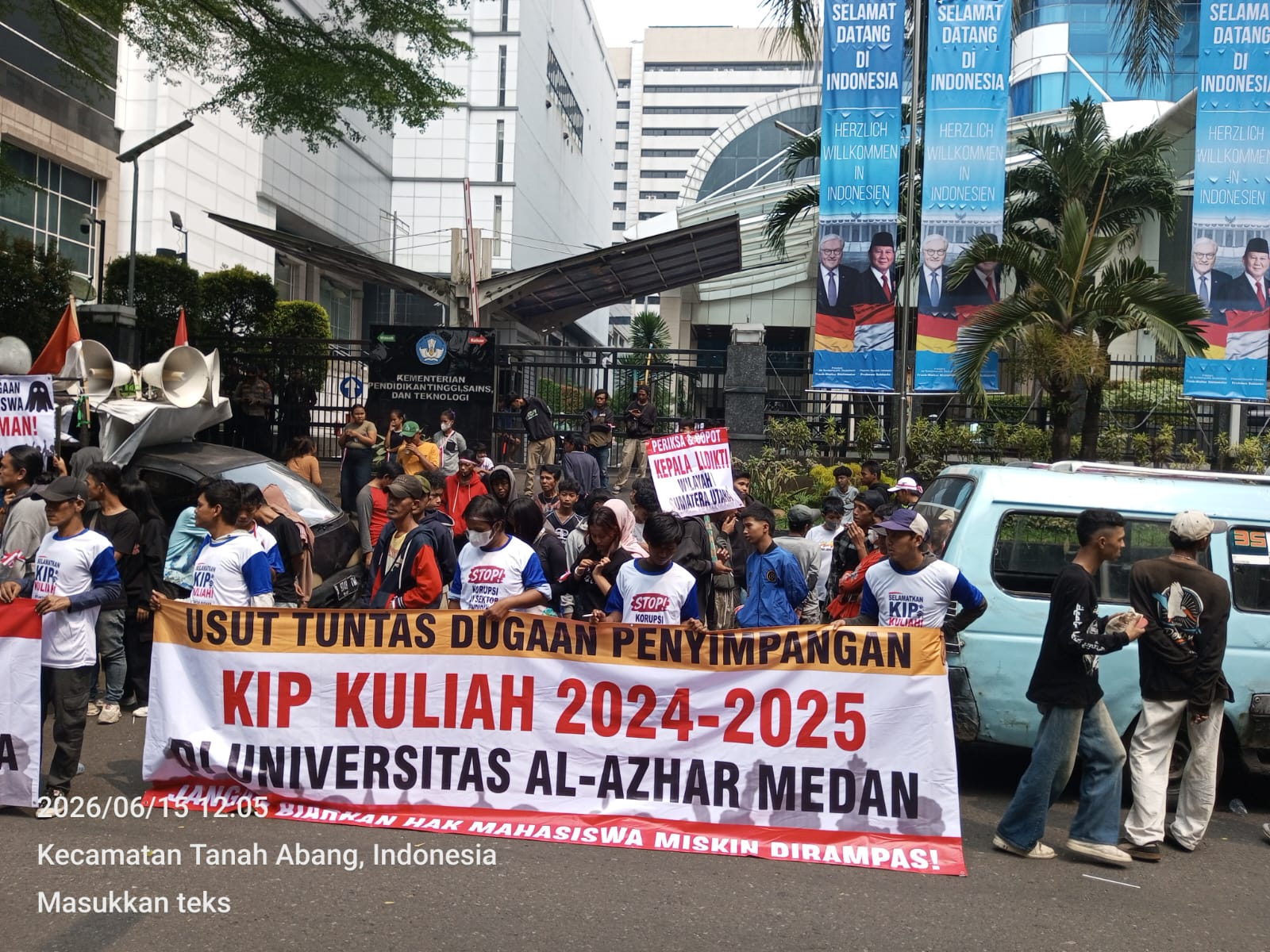 mbminvestigasi.com | APII Gelar Aksi di Kejaksaan Agung dan Kemendiktisaintek, Desak Periksa Rektor Universitas Al Azhar Medan dan Ketua Yayasan