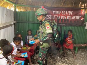 mbminvestigasi.com | Anak Papua Sehat dan Cerdas, Satgas Yonif 521/DY Tanamkan Pola Hidup Sehat Sejak Dini Melalui Edukasi dan Pemeriksaan Kesehatan di Bolakme