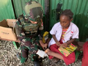 mbminvestigasi.com | Anak Papua Sehat dan Cerdas, Satgas Yonif 521/DY Tanamkan Pola Hidup Sehat Sejak Dini Melalui Edukasi dan Pemeriksaan Kesehatan di Bolakme