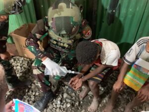 mbminvestigasi.com | Anak Papua Sehat dan Cerdas, Satgas Yonif 521/DY Tanamkan Pola Hidup Sehat Sejak Dini Melalui Edukasi dan Pemeriksaan Kesehatan di Bolakme