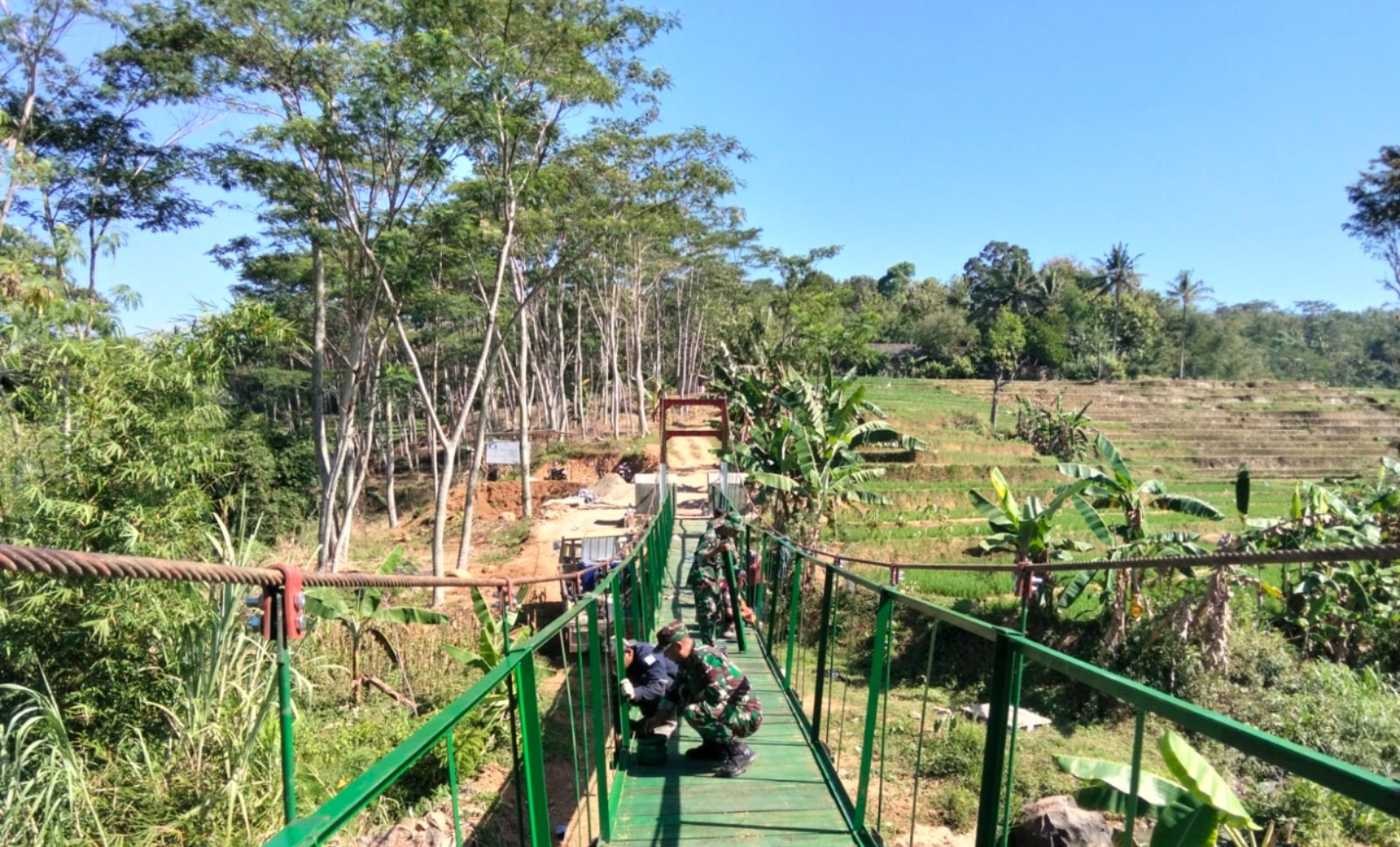 mbminvestigasi.com | Pembangunan Jembatan Perintis Garuda Di Girimarto Masuki Tahap Pemasangan Pagar