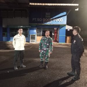 mbminvestigasi.com | Patroli Wilayah dan Komsos, Bati Bakti TNI Koramil 04/Teras Perkuat Sinergi Keamanan dengan Security PT So Good Food