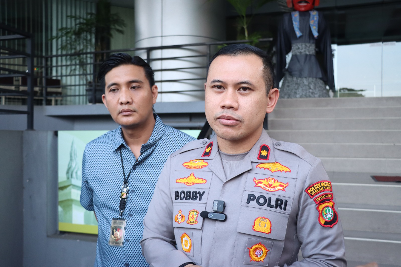 mbminvestigasi.com | Razia Dini Hari di Tamansari, Polisi Amankan Pria Pembawa Obat Keras Tanpa Izin