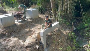 mbminvestigasi.com | Percepat Konektivitas Desa, Jembatan Gantung Sungai Sowu Tembus Progres 51 Persen