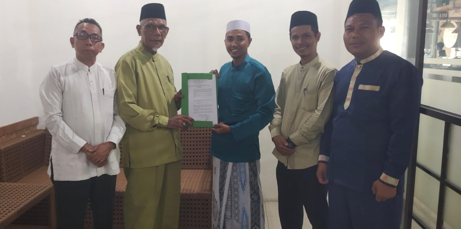 mbminvestigasi.com | Pengurus DPW IM Provinsi Riau Serahkan SK Kepengurusan kepada DPD IM Kota Pekanbaru