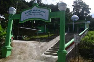 mbminvestigasi.com | Personel Satgas Bakti TNI Untuk Rakyat Rampungkan Rehabilitasi Masjid Al-Mukhlis di Lahusa