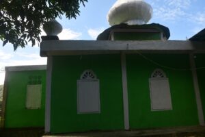 mbminvestigasi.com | Personel Satgas Bakti TNI Untuk Rakyat Rampungkan Rehabilitasi Masjid Al-Mukhlis di Lahusa