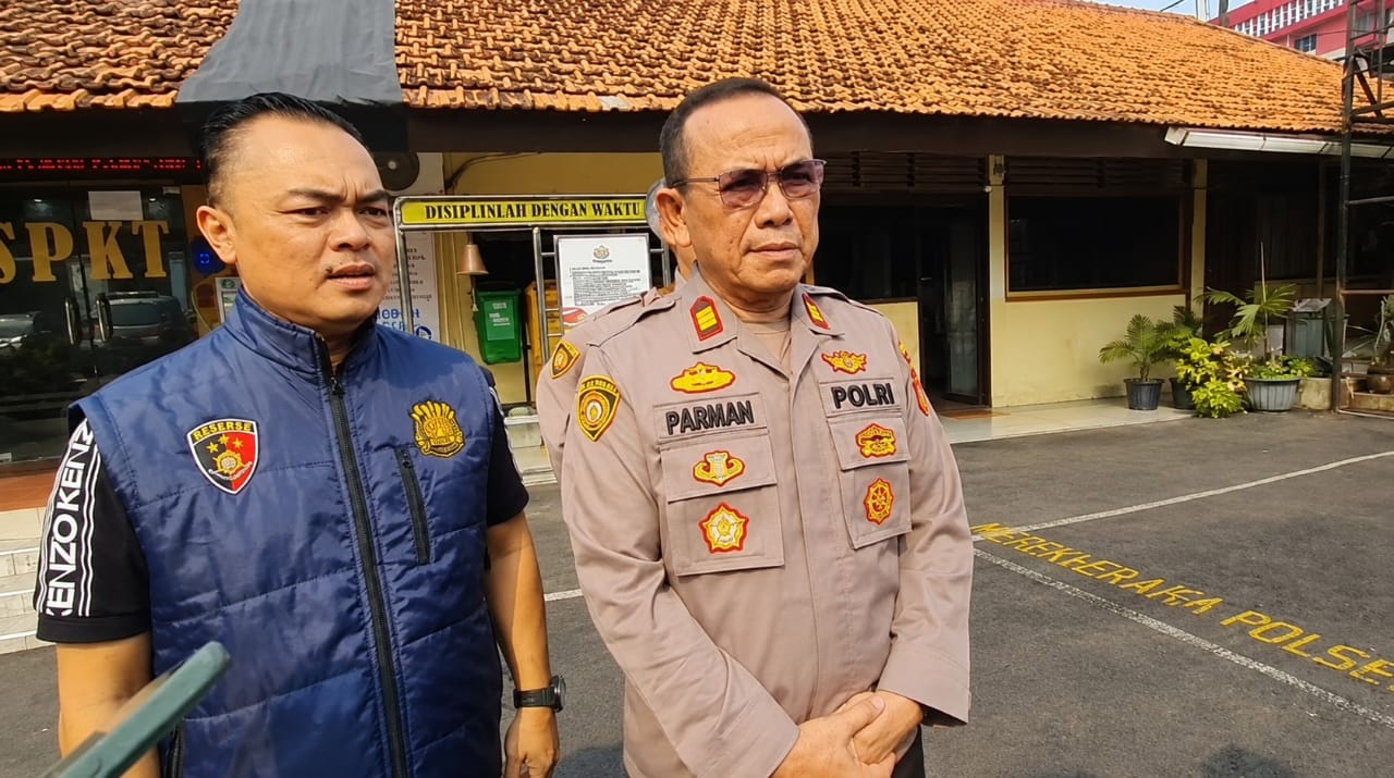 mbminvestigasi.com | Razia Minggu Dini Hari di Palmerah, Polisi Amankan Seorang Pria Membawa Pisau Badik