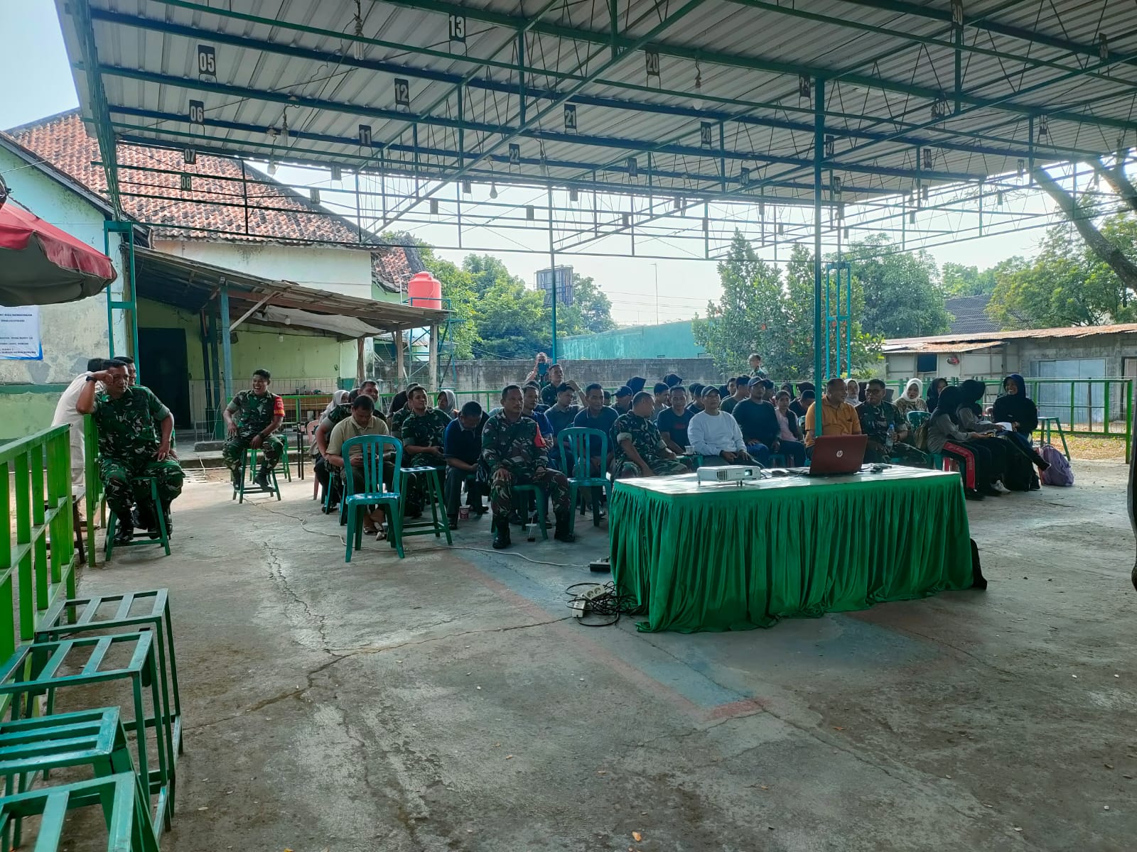 mbminvestigasi.com | Piala Dunia Jadi Magnet Kebersamaan, TNI dan Warga Sragen Larut dalam Semangat Persaudaraan