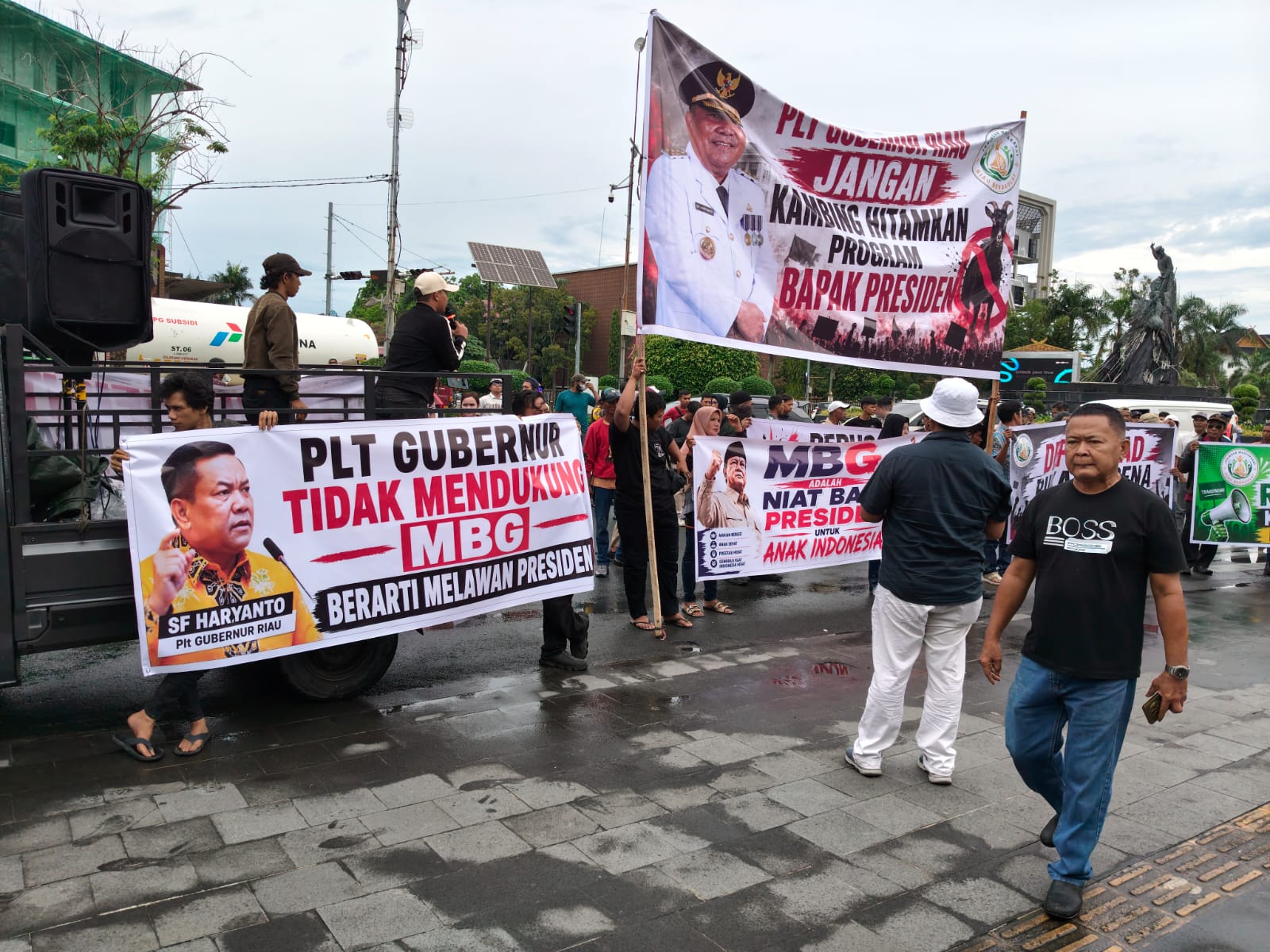 mbminvestigasi.com | Salahkan MBG penyebab Defisit Pendapatan, Jaringan Masyarakat Riau Berdaulat,Desak Mendagri copot SF Hariyanto sebagai Plt Gubernur Riau