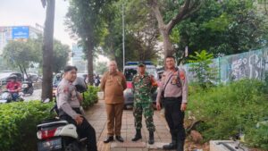 mbminvestigasi.com | Patroli Dialogis di Sentra Ekonomi, Polsek Palmerah Perkuat Keamanan dan Kedekatan dengan Masyarakat