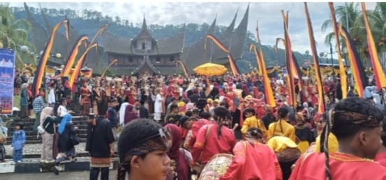 mbminvestigasi.com | Resmi Dibuka Gubernur, Festival Minangkabau 2026: Budaya Jadi Kekuatan Masa Depan di Istano Basa Pagaruyung