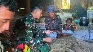 mbminvestigasi.com | Yonif 645/Gty *Gerakkan Binter Anjangsana, Satgas Yonif 645/Gty Berikan Pelayanan Kesehatan bagi Warga Distrik Eragayam