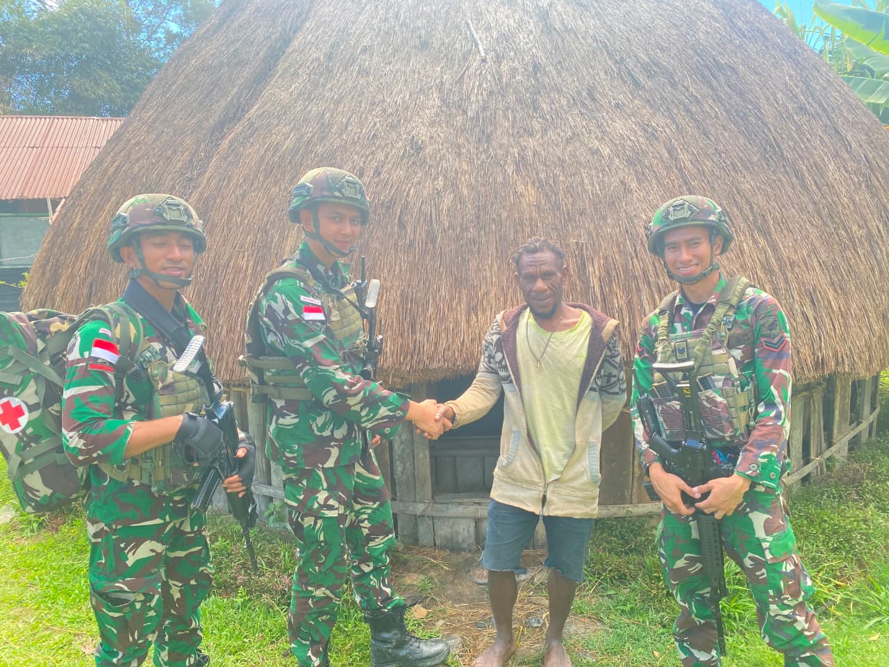 mbminvestigasi.com | Yonif 645/Gty *Gerakkan Binter Anjangsana, Satgas Yonif 645/Gty Berikan Pelayanan Kesehatan bagi Warga Distrik Eragayam