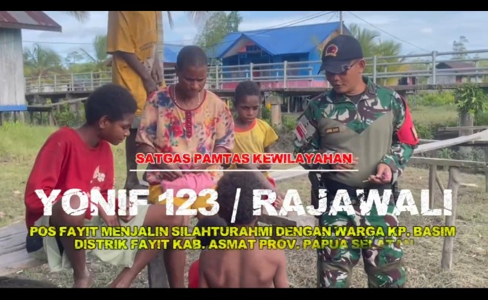 mbminvestigasi.com | Pererat Kebersamaan dengan Warga Perbatasan, Satgas Yonif 123/Rajawali Gelar Anjangsana di Kampung Basim