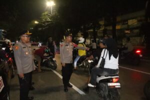 mbminvestigasi.com | Ciptakan Rasa Aman, Polres Jakbar Sisir Titik Rawan Lewat Razia dan Patroli Mobile