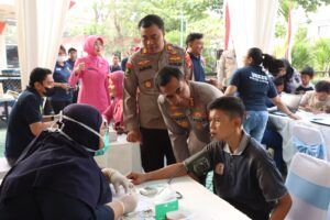 mbminvestigasi.com | Sambut Hari Bhayangkara ke-80, Polres Metro Jakarta Barat Gelar Bakti Kesehatan untuk Ratusan Masyarakat