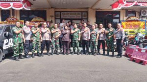 mbminvestigasi.com | Danramil 04 Ciledug Berikan Ucapan Hari Bhayangkara ke-80 kepada Polsek Ciledug