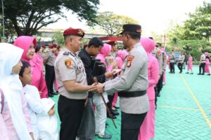 mbminvestigasi.com | Momentum Hari Bhayangkara, Kapolres Metro Jakarta Barat Pimpin Upacara Kenaikan Pangkat 74 Personel