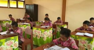 mbminvestigasi.com | Satgas Yonif 410/Alugoro Rehabilitasi SD Inpres Stenkool 3, Wujud Nyata Kepedulian TNI terhadap Pendidikan di Papua