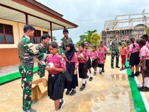 mbminvestigasi.com | Satgas Yonif 410/Alugoro Rehabilitasi SD Inpres Stenkool 3, Wujud Nyata Kepedulian TNI terhadap Pendidikan di Papua