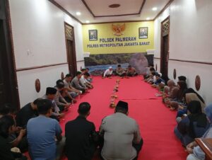 mbminvestigasi.com | Polsek Palmerah Gelar Pengajian dan Santunan Anak Yatim, Wujud Kepedulian Polri untuk Masyarakat