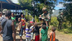 mbminvestigasi.com | Satgas Pamtas RI-PNG yonif 645/Gty Laksanakan Kegiatan Teritorial Anjangsana Kemasyarakat di Distrik Napua