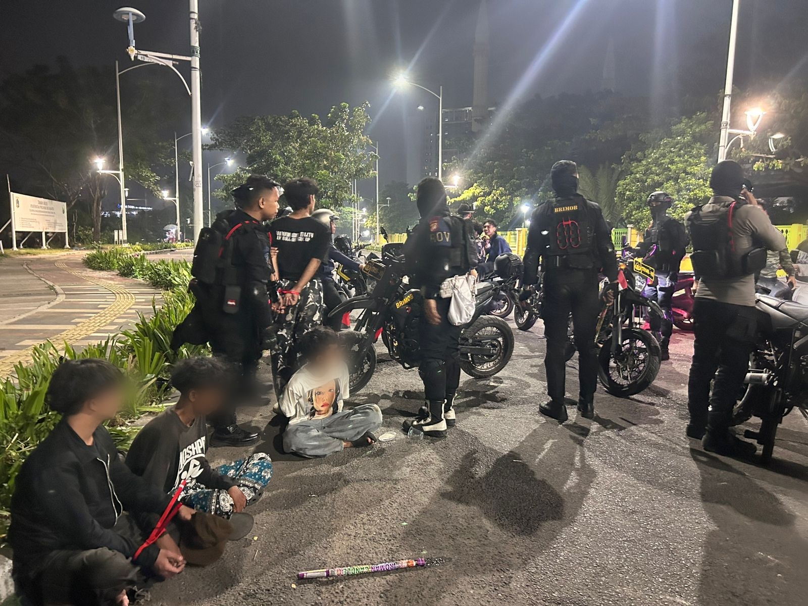 mbminvestigasi.com | Respon Cepat Laporan Warga, Polisi Amankan Empat Terduga Pelaku Tawuran, Satu Buah Celurit Diamankan