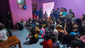 mbminvestigasi.com | Memeriahkan Perayaan Sepak Bola Piala Dunia 2026, Kepala Suku Kampung Malompo Distrik Arso Barat Berbagi Kasih Pada Sesama