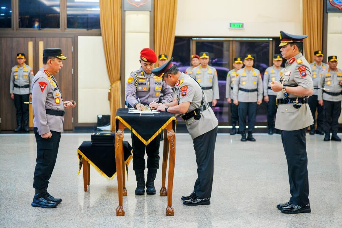 mbminvestigasi.com | Kapolri Pimpin Pelantikan dan Sertijab Enam Kapolda Jajaran