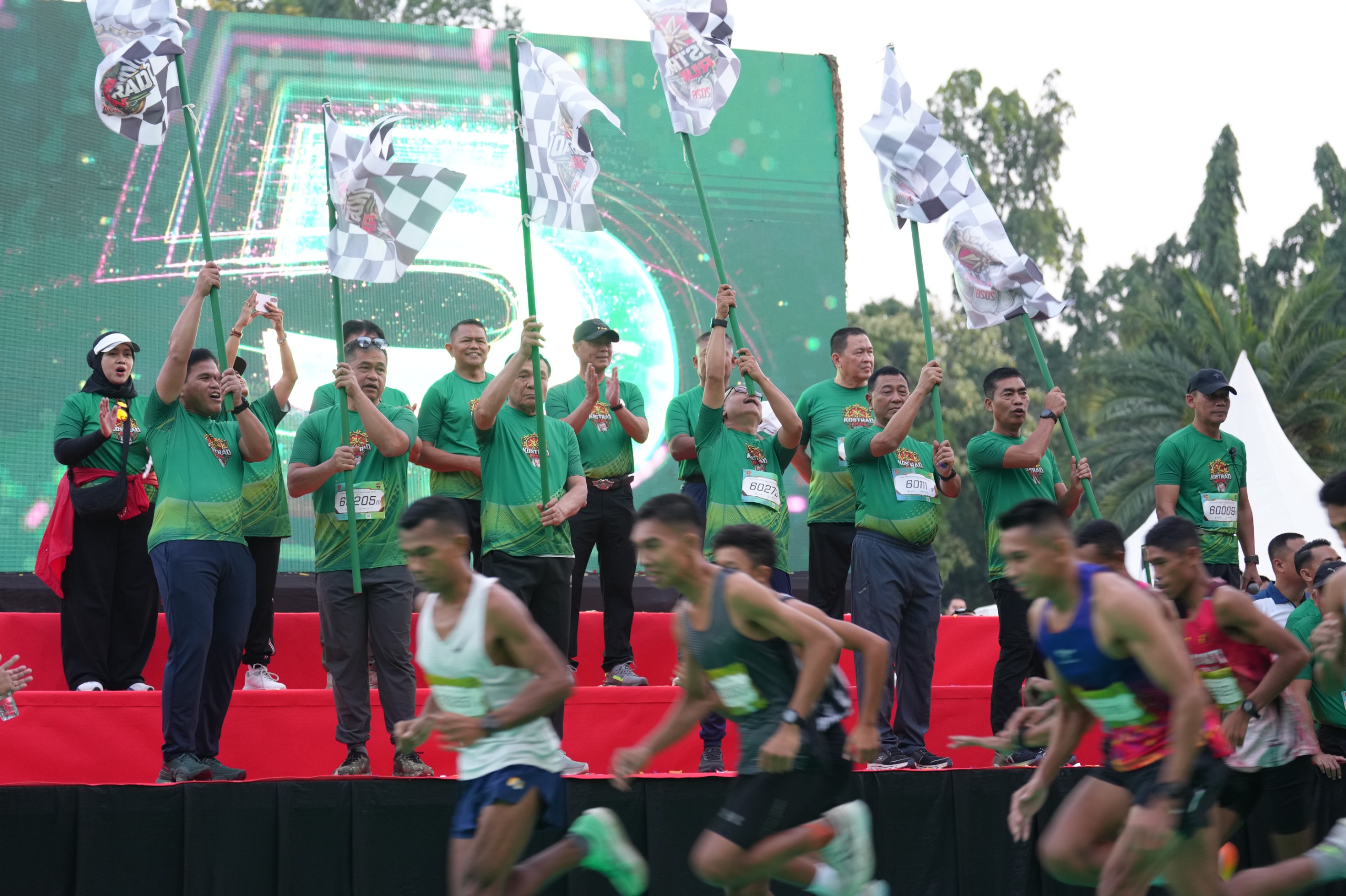 mbminvestigasi.com | Meriahkan HUT ke-65 Kostrad, Kasad Lari Bersama 10 Ribu Peserta
