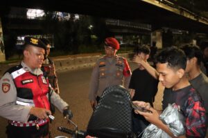 mbminvestigasi.com | Patroli Dini Hari Polres Metro Jakarta Barat, Wujud Nyata Hadirkan Rasa Aman bagi Masyarakat