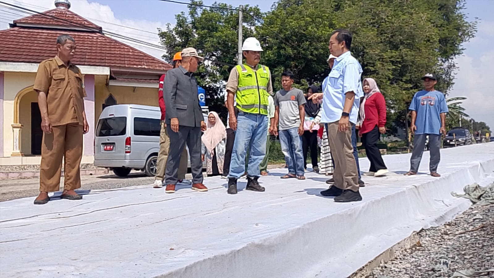 mbminvestigasi.com | Komisi III DPRD Lampung Tengah Tinjau Proyek Jalan Provinsi Bangunrejo–Kalirejo, Pastikan Pembangunan Rp53 Miliar Berkualitas dan Tahan Lama
