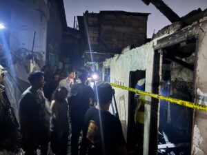 mbminvestigasi.com | Sinergi TNI-Polri dan Damkar Tangani Kebakaran di Palmerah, Lima Rumah Terdampak