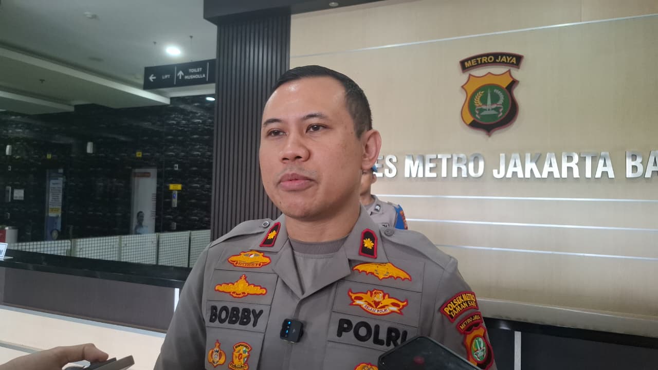 mbminvestigasi.com | Jambret Ponsel Turis Prancis di Kota Tua Dibekuk, Pelaku Tertangkap Saat Cari Korban Baru